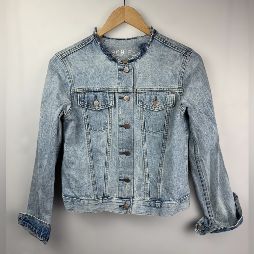Gap Women’s Raw Hem Cutoff Collar denim Jean jacket light wash 100% cotton Sz XS